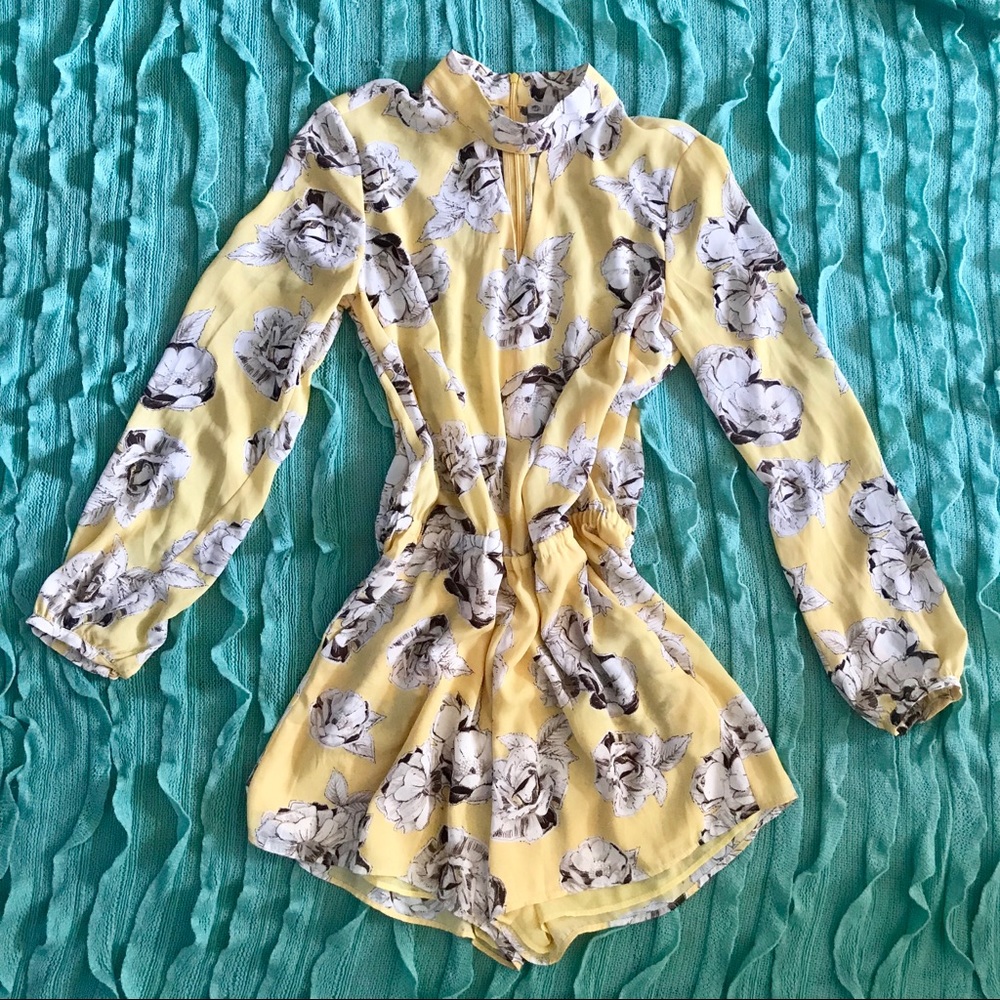 🌼Yellow Floral Rose Mock Neck Romper 🌼